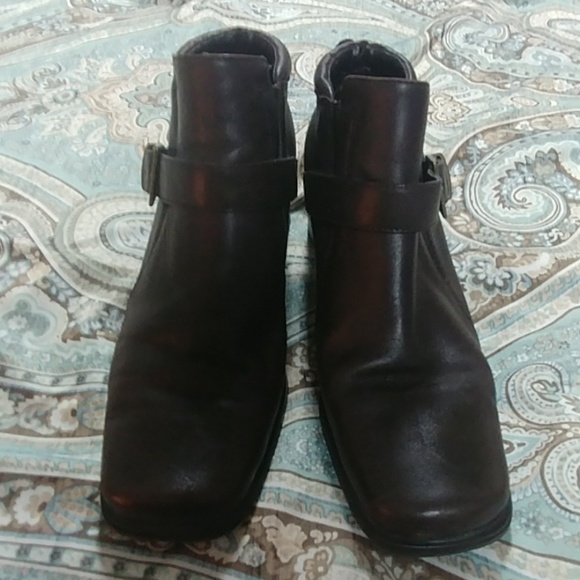 Ladies St. John's Bay Ankle Boots - Picture 1 of 4